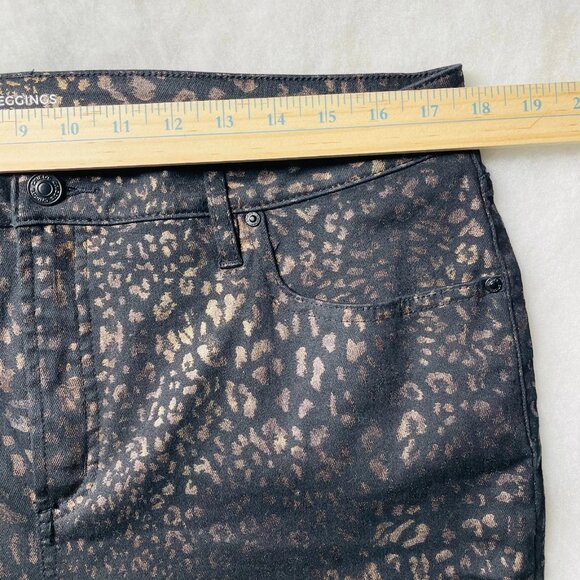 Chico's Womens Black Leopard Print Coated Jegging Denim Jeans Size 2.5R US 14R - Picture 6 of 10